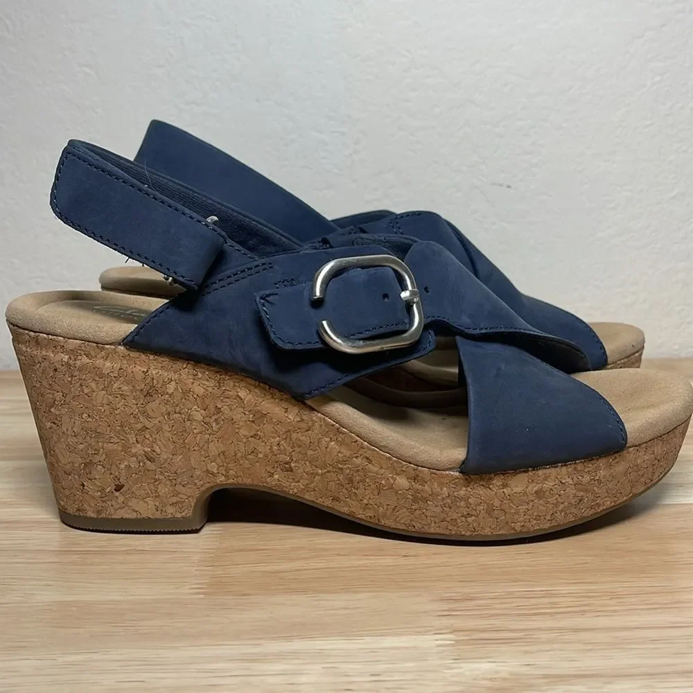 Clarks Women's Giselle Dove Sandals Wedges Size 9.